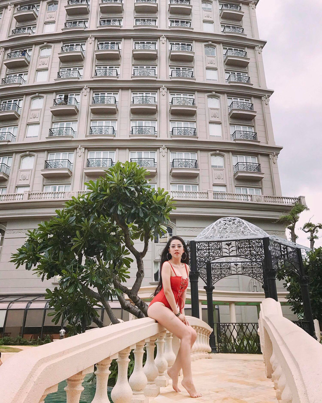 Động lực đi học mỗi ngày: Cô giáo biết 3 ngoại ngữ, chơi 4 nhạc cụ, gợi cảm hết nấc!